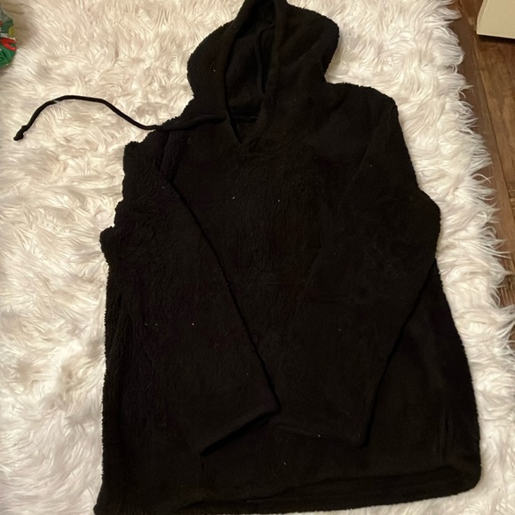 Sweaters - Black pullover teddy hoodie